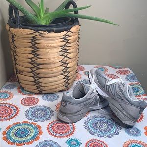 Like new 990 Gray New Balance Sneaker